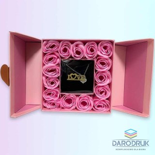 Ozdoba walentynkowa Flower Box Łańcuszek mix wzorów z różami mydlanymi